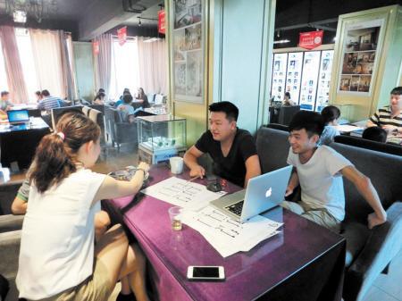 淡季之下，美迪、点石、名匠等不少家装公司都在举办周年庆活动。 资料图片